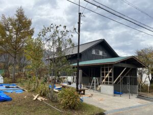 ガレージの増築　白馬村の住宅